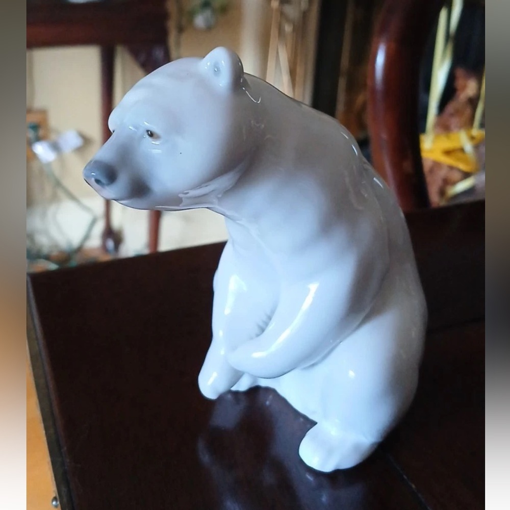LLadro Polar Bear Figurine